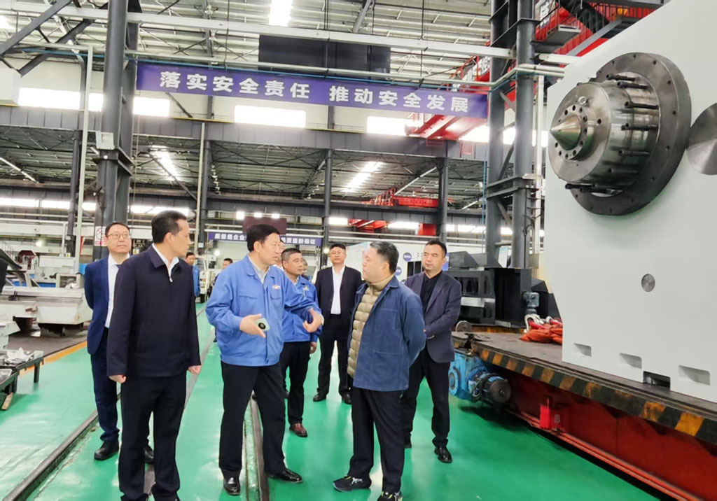 方大集團(tuán)領(lǐng)導(dǎo)一行蒞臨星火數(shù)控參觀(guān)調(diào)研